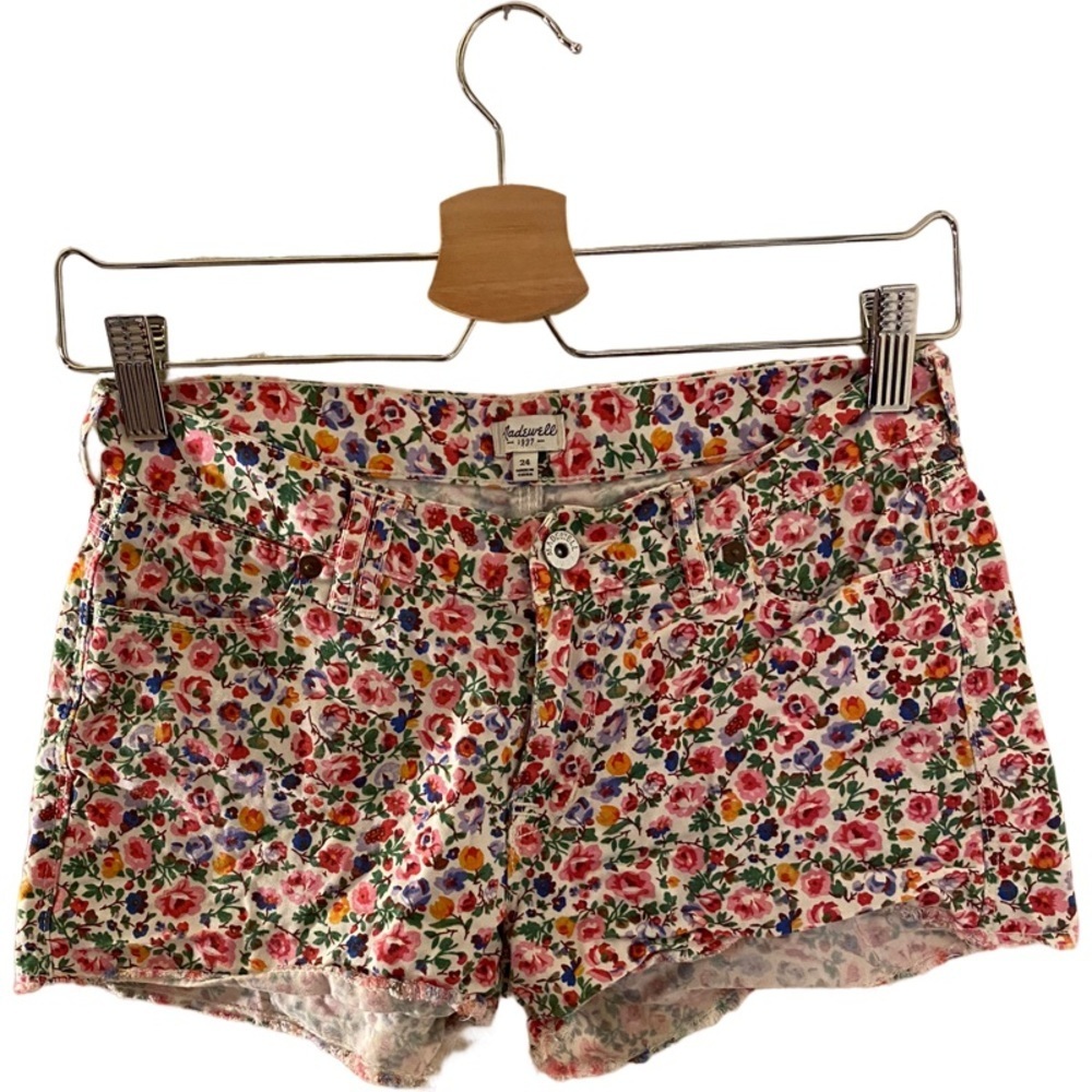 Madewell Summer Floral Cutoff shorts. Size 24. Zipper, front and back pockets.